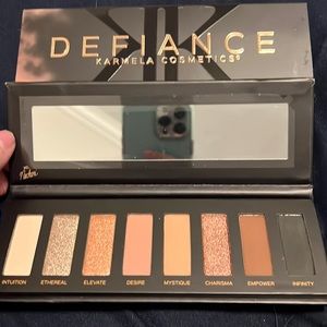 Defiance Karmela cosmetic palette